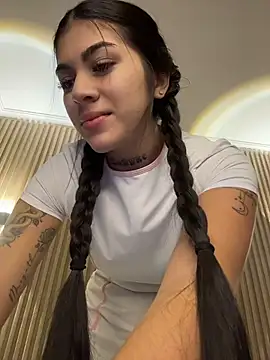 Sarasanders 4 online show from 11/11/25, 03:23