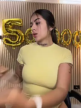 Sarasanders 4 online show from 12/23/25, 02:44