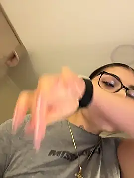 Sarasanders 4 online show from 11/28/25, 04:34