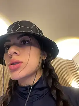 Sarasanders 4 online show from 10/28/25, 04:13