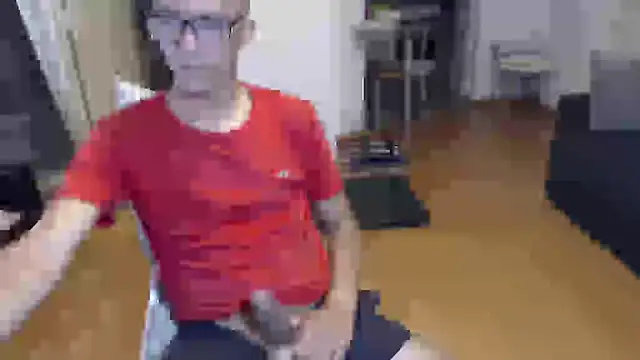 Snapshot of guachin_hunk chatting on 11/16/25, 03:55 guachin hunk online show from 11/16/25, 03:55