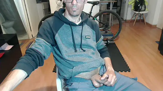 Snapshot of guachin_hunk chatting on 10/01/25, 04:39 guachin hunk online show from 10/01/25, 04:39