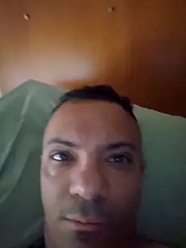 Snapshot of guachin_hunk chatting on 02/15/26, 02:49 guachin hunk online show from 02/15/26, 02:49