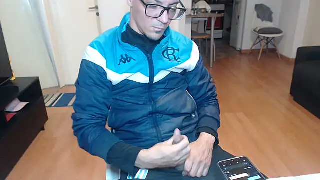 Snapshot of guachin_hunk chatting on 06/18/26, 05:39 guachin hunk online show from 06/18/26, 05:39