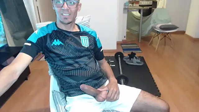 Snapshot of guachin_hunk chatting on 10/22/25, 04:01 guachin hunk online show from 10/22/25, 04:01