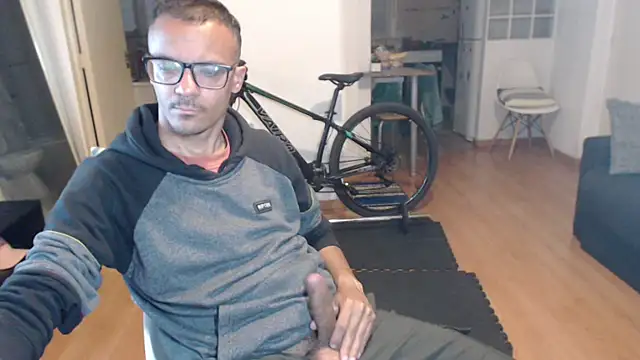 Snapshot of guachin_hunk chatting on 11/23/25, 04:22 guachin hunk online show from 11/23/25, 04:22