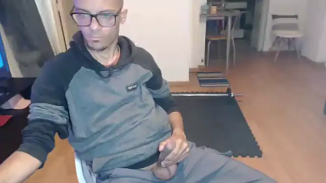 Snapshot of guachin_hunk chatting on 10/28/25, 04:02 guachin hunk online show from 10/28/25, 04:02