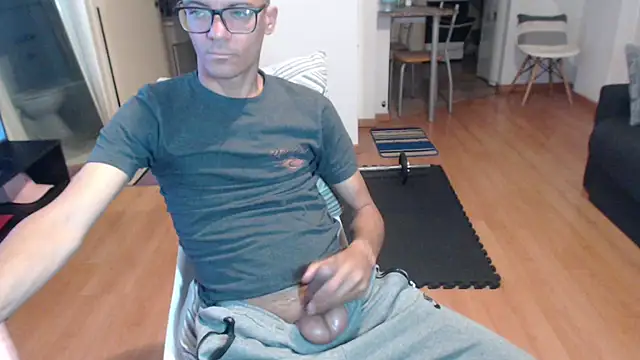 Snapshot of guachin_hunk chatting on 11/08/25, 11:19 guachin hunk online show from 11/08/25, 11:19