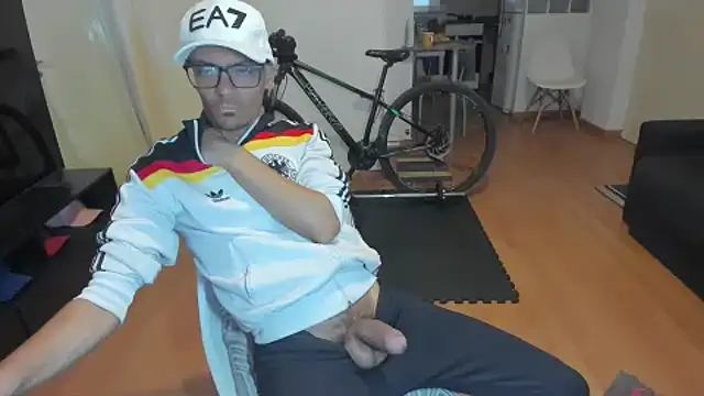 Snapshot of guachin_hunk chatting on 09/14/25, 06:30 guachin hunk online show from 09/14/25, 06:30