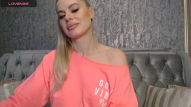 BlondieStar online show from 10/22/25, 11:47