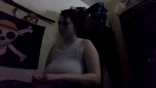 Snapshot of Snowbunnycake_131 chatting on 12/31/24, 08:37 Snowbunnycake 131 online show from 12/31/24, 08:37