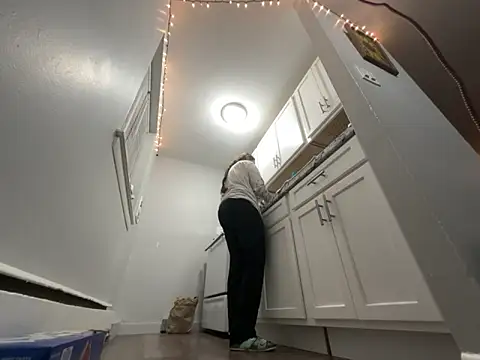 Snowbunnycake 131 online show from 11/05/25, 02:36