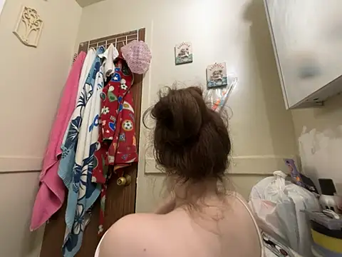 Snowbunnycake 131 online show from 11/27/25, 10:27