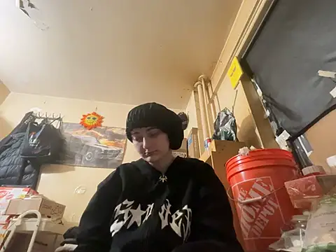 Snapshot of Snowbunnycake_131 chatting on 04/26/26, 04:32 Snowbunnycake 131 online show from 04/26/26, 04:32