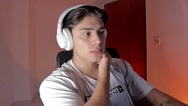 Giordano Russo online show from 10/31/25, 04:42