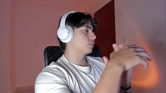 Giordano Russo online show from 10/28/25, 04:13