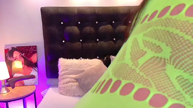 ValenScott1 online show from 11/18/25, 12:41