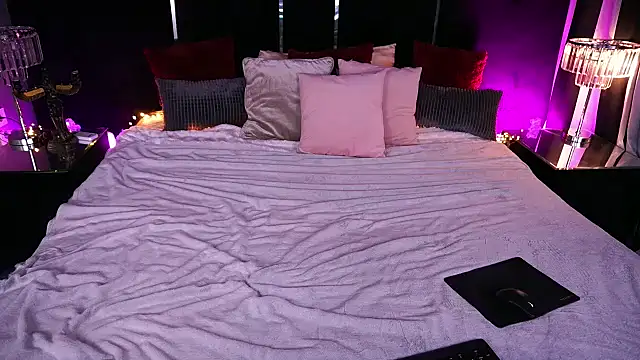 CassandraGood online show from 04/08/26, 06:04