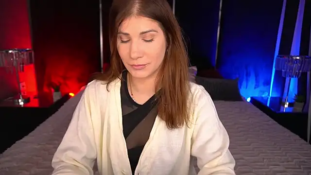 CassandraGood online show from 12/17/25, 07:35