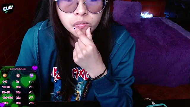 Snapshot of MidoriQuiinn chatting on 06/12/26, 06:27 MidoriQuiinn online show from 06/12/26, 06:27