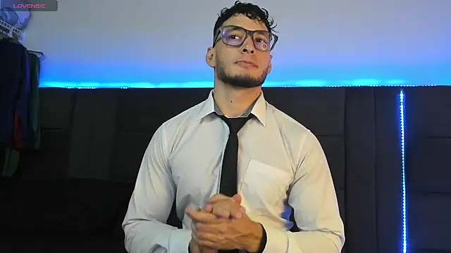 alejandro  2 online show from 04/11/26, 05:05