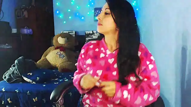 Snapshot of sahtlove1 chatting on 01/06/26, 02:15 sahtlove1 online show from 01/06/26, 02:15