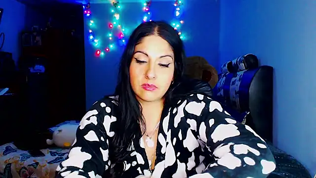 Snapshot of sahtlove1 chatting on 01/15/26, 04:05 sahtlove1 online show from 01/15/26, 04:05