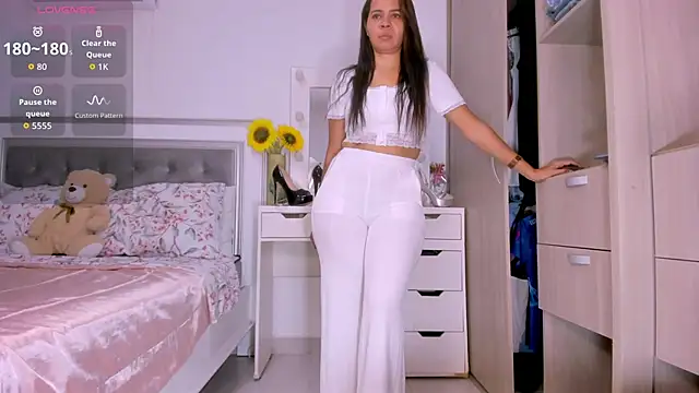 sharonDulce online show from 12/19/25, 01:53