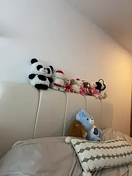 Snapshot of oriana_zoeee chatting on 02/15/26, 04:13 oriana zoeee online show from 02/15/26, 04:13