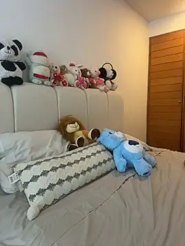 Snapshot of oriana_zoeee chatting on 02/25/26, 11:37 oriana zoeee online show from 02/25/26, 11:37