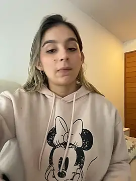 Snapshot of oriana_zoeee chatting on 03/03/26, 10:28 oriana zoeee online show from 03/03/26, 10:28