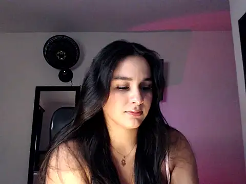 Snapshot of Mavie_roses chatting on 10/29/25, 12:31 Mavie roses online show from 10/29/25, 12:31