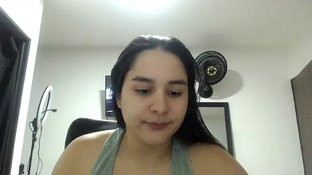 Snapshot of Mavie_roses chatting on 10/12/25, 11:06 Mavie roses online show from 10/12/25, 11:06