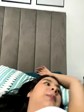 Mavie roses online show from 11/28/25, 10:32