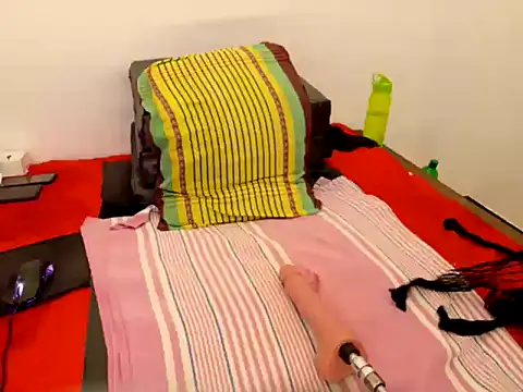 Snapshot of Suzzy-SL chatting on 09/19/25, 02:37 Suzzy-SL online show from 09/19/25, 02:37