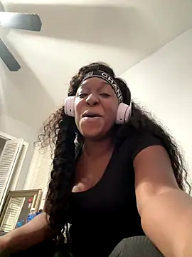 Snapshot of tokyopetitexx chatting on 10/27/25, 05:47 tokyopetitexx online show from 10/27/25, 05:47