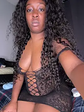 Snapshot of tokyopetitexx chatting on 10/08/25, 01:12 tokyopetitexx online show from 10/08/25, 01:12