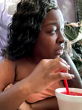 Snapshot of tokyopetitexx chatting on 10/09/25, 06:41 tokyopetitexx online show from 10/09/25, 06:41