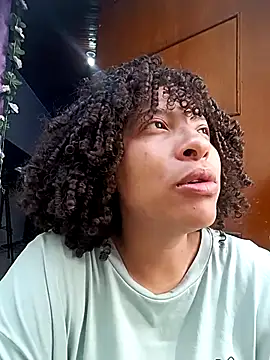 Snapshot of DannaBerry chatting on 10/09/25, 02:28 DannaBerry online show from 10/09/25, 02:28