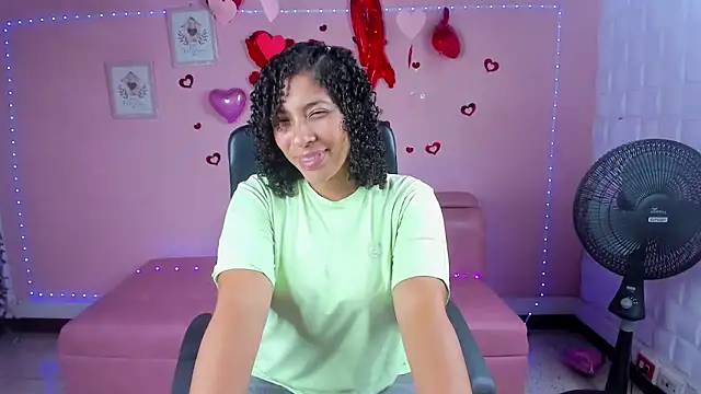 Snapshot of DannaBerry chatting on 02/21/25, 03:54 DannaBerry online show from 02/21/25, 03:54