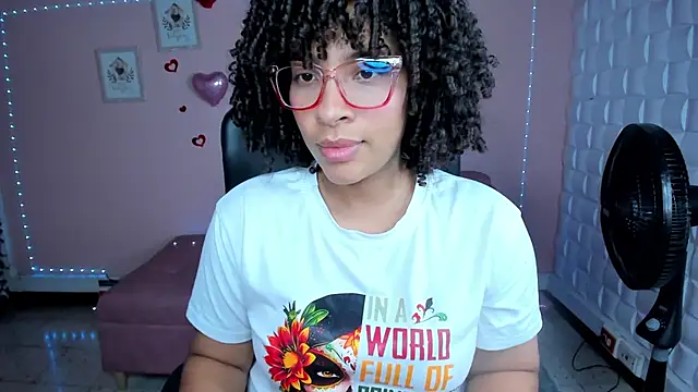 Snapshot of DannaBerry chatting on 03/22/25, 02:36 DannaBerry online show from 03/22/25, 02:36