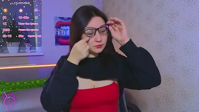 EsterLogan online show from 11/01/25, 09:47