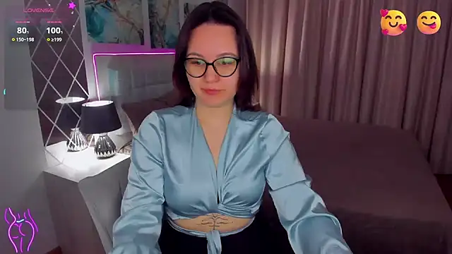Snapshot of EsterLogan chatting on 03/21/25, 05:21 EsterLogan online show from 03/21/25, 05:21