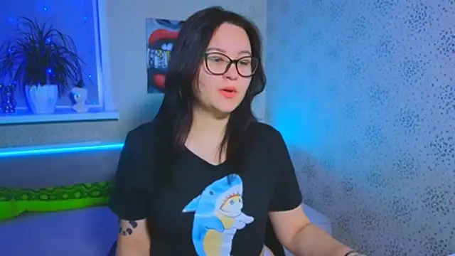 EsterLogan online show from 11/23/25, 07:07