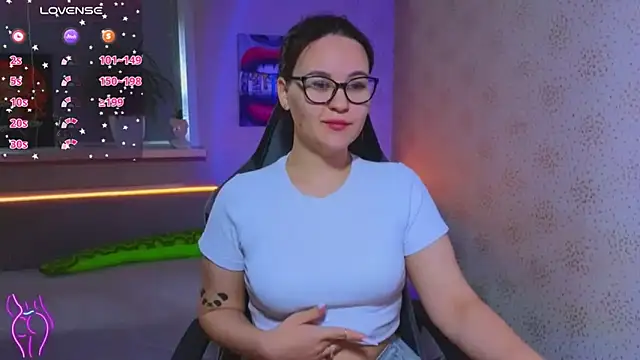 Snapshot of EsterLogan chatting on 09/20/25, 11:15 EsterLogan online show from 09/20/25, 11:15