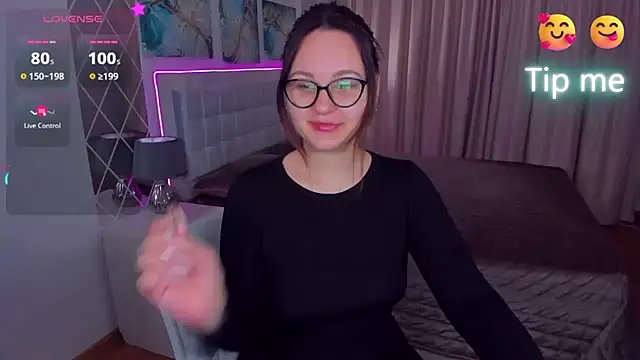 Snapshot of EsterLogan chatting on 02/09/25, 05:50 EsterLogan online show from 02/09/25, 05:50