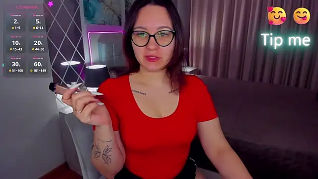 Snapshot of EsterLogan chatting on 03/16/25, 05:58 EsterLogan online show from 03/16/25, 05:58