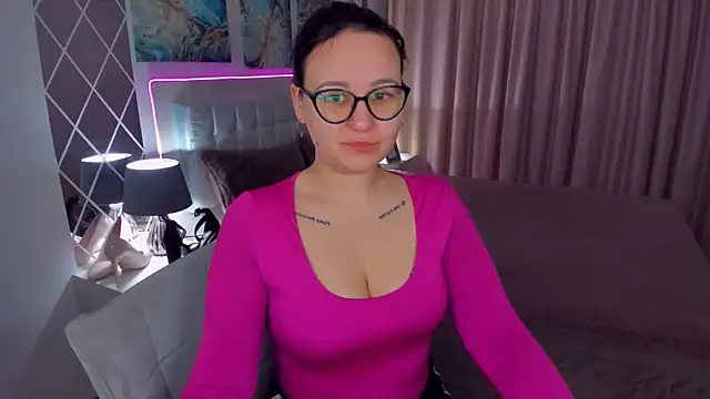 Snapshot of EsterLogan chatting on 01/27/25, 05:47 EsterLogan online show from 01/27/25, 05:47
