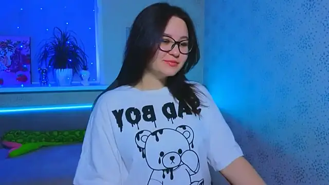 EsterLogan online show from 11/10/25, 10:53