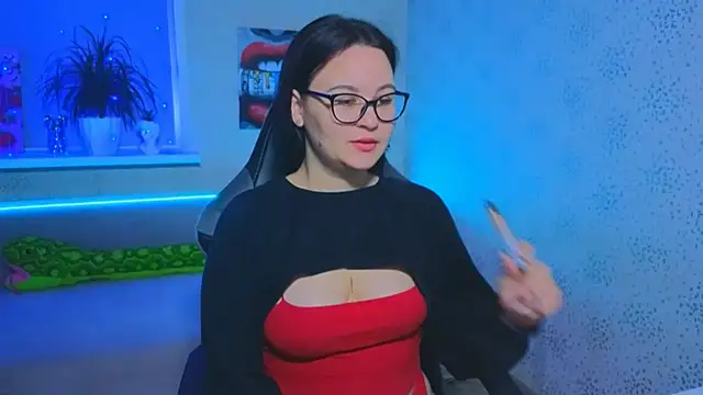 EsterLogan online show from 11/13/25, 10:30